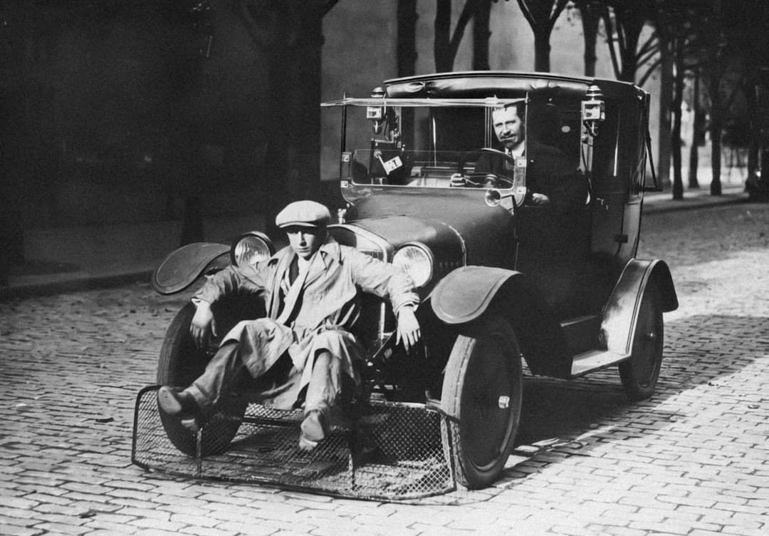 Dos experimentos do século XIX à era de ouro: a verdadeira origem do carro elétrico