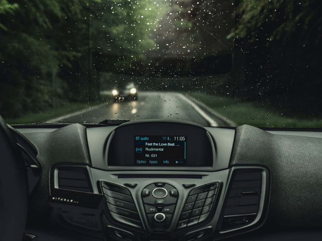 Ford Fiesta: campainha de farol não funciona? O culpado pode ser o fio amarelo do rádio