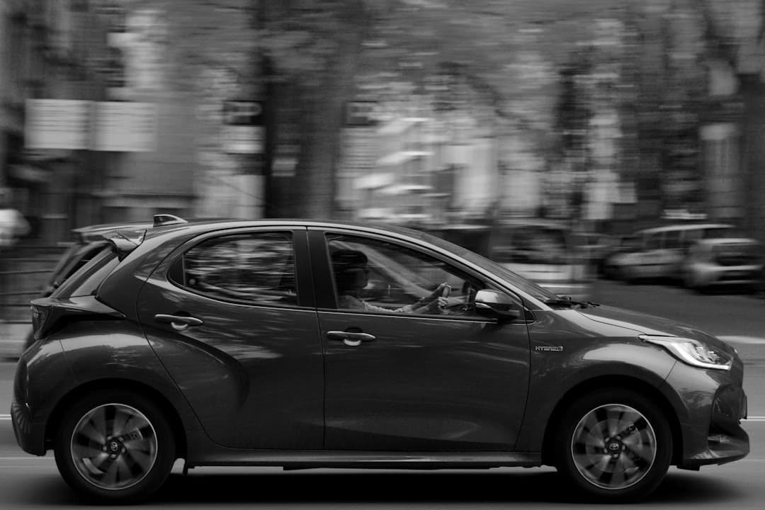 Toyota Yaris Cross Híbrido Flex: economia urbana, tecnologia acessível e o futuro do compacto nacional