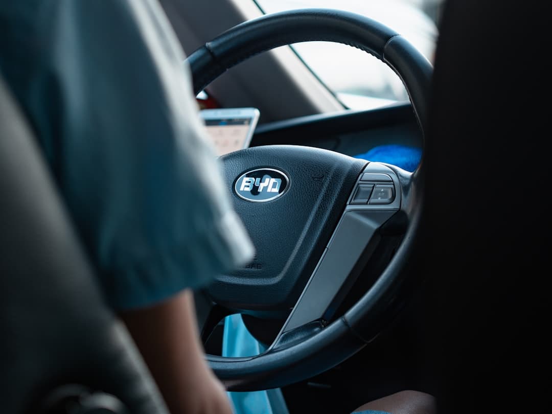 BYD Inova com Sistema de Detecção de Animais embaixo do Carro