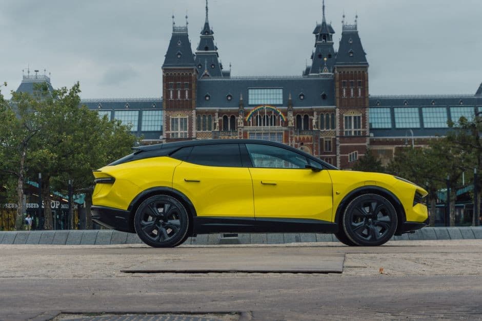 O carro que dirige sozinho em Londres e Pequim vs. o carro que 'assiste' no Brasil