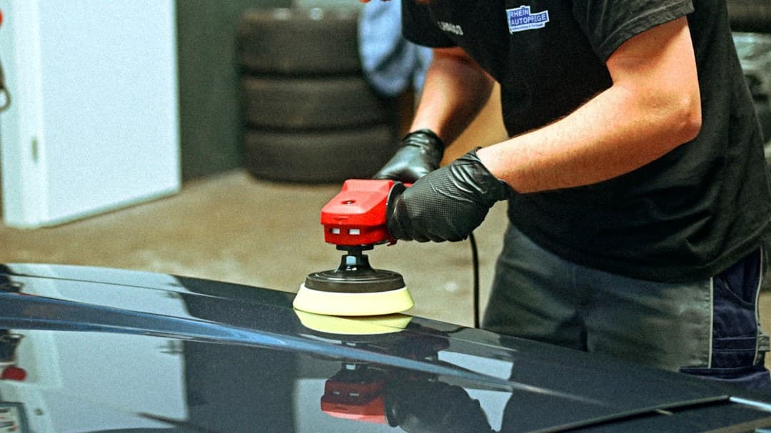 Quando fazer polimento no carro e quando evitar – os limites do verniz que você precisa conhecer